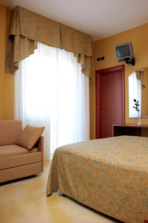 Hotel La Tartaruga 로세토데글리아브루찌 외부 사진
